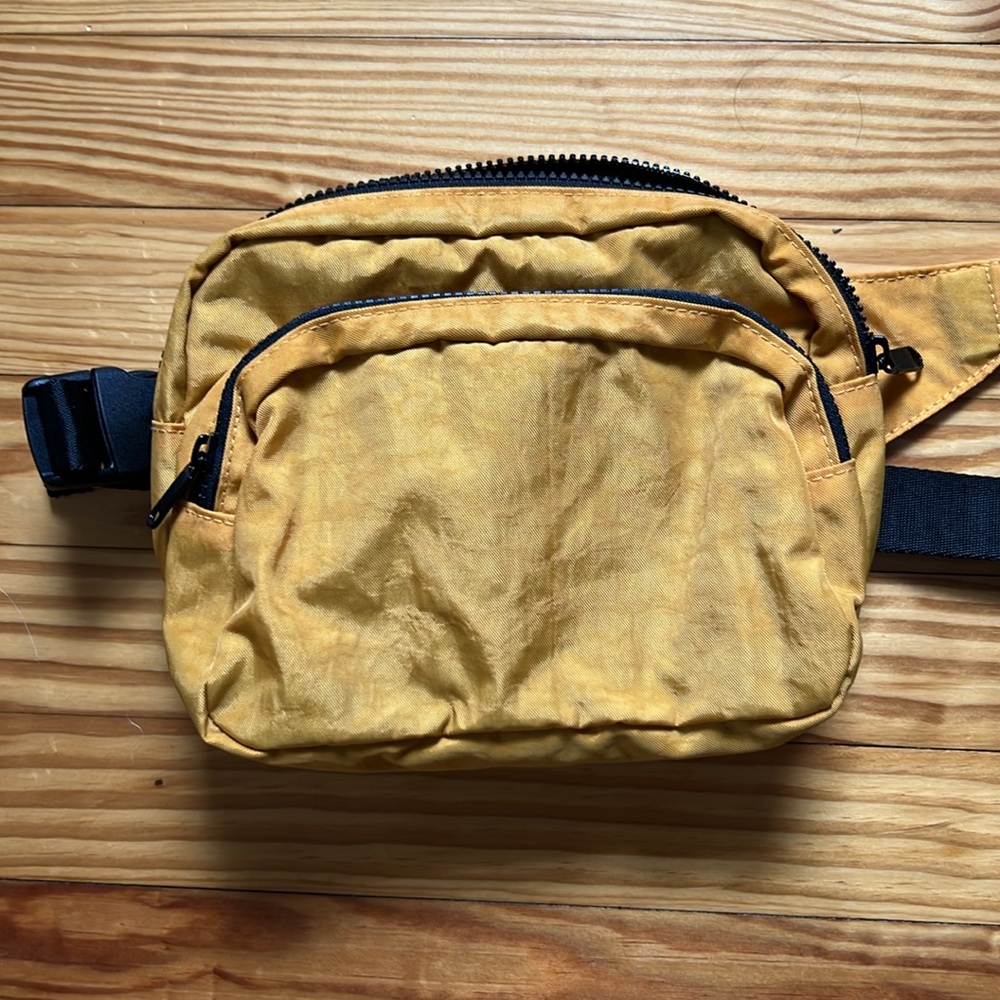 Like New Baggu Belt Bag